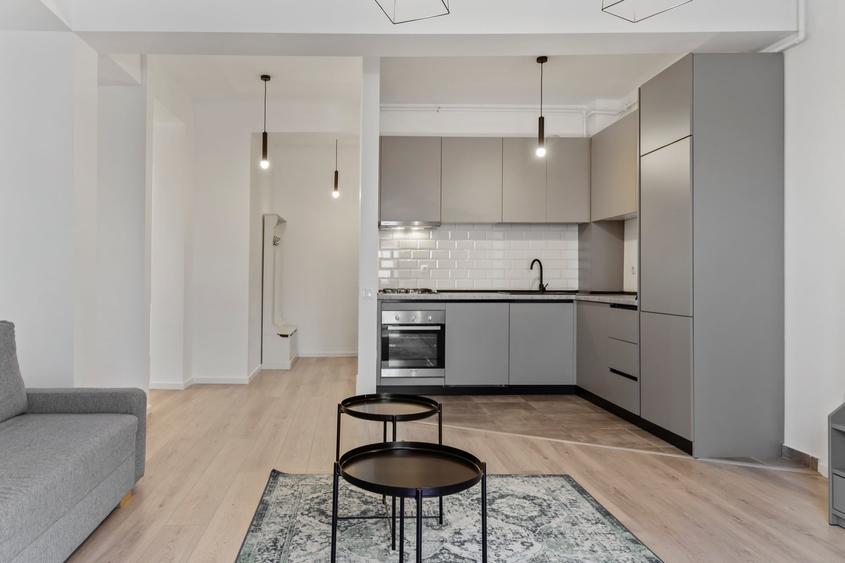 Apartament cu 2 camere semidecomandat, mobilat în Ștefăneștii de Jos