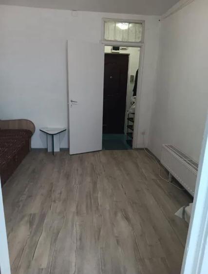 Garsonieră decomandată în Noua