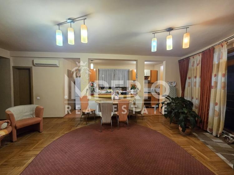 Casă individuală cu 7 camere cu Canalizare în Andrei Mureșanu