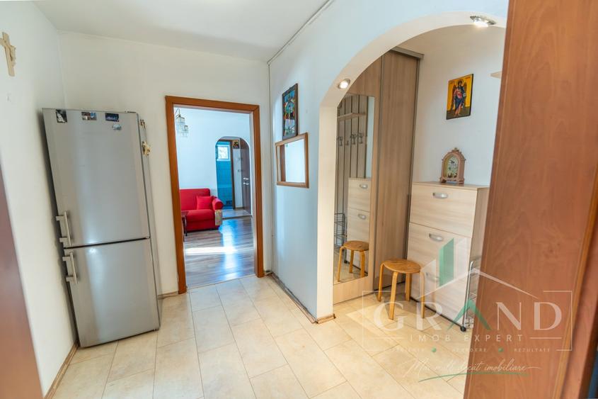 Apartament cu 3 camere semidecomandat, mobilat în Mănăștur