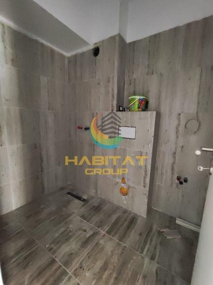 Apartament cu 3 camere semidecomandat în Berceni