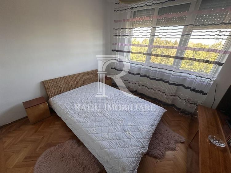 Apartament cu 3 camere decomandat, mobilat în Dacia