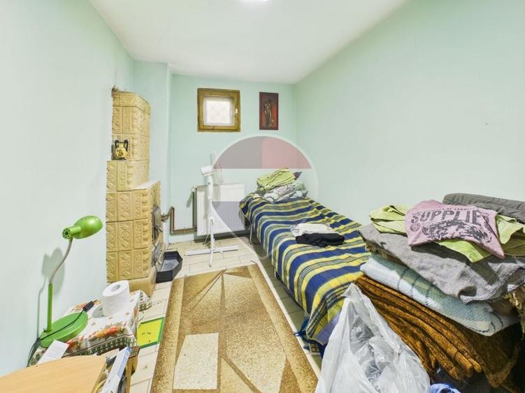 Casă individuală cu 6 camere cu Teren 2800 Mp în Butimanu