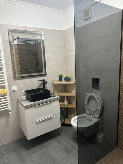 Apartament cu 3 camere decomandat în Popoveni