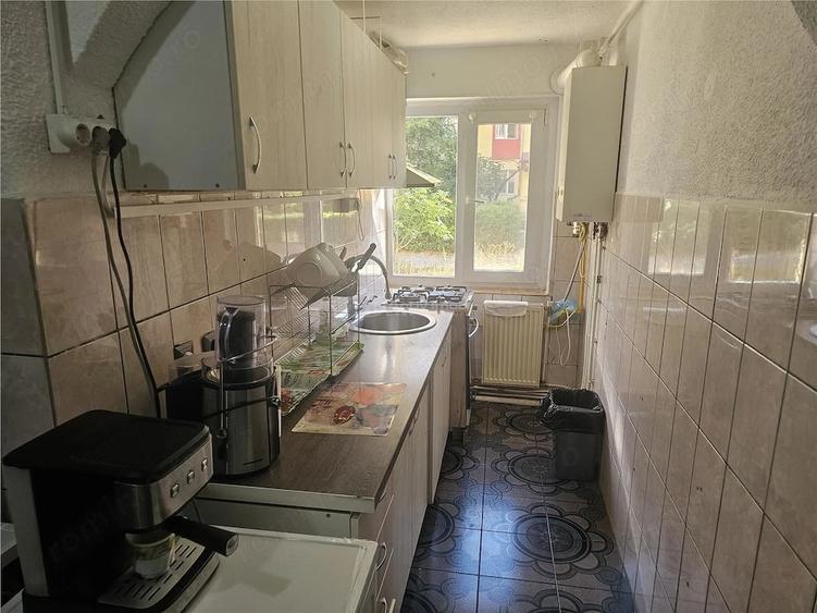 Apartament cu 3 camere semidecomandat în Micro III