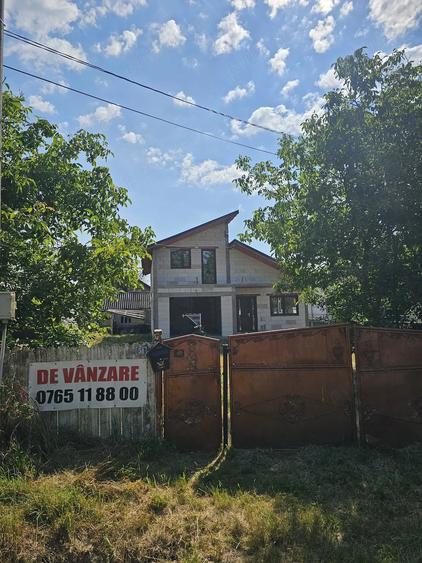 Casă cu Teren 1253 Mp în Central