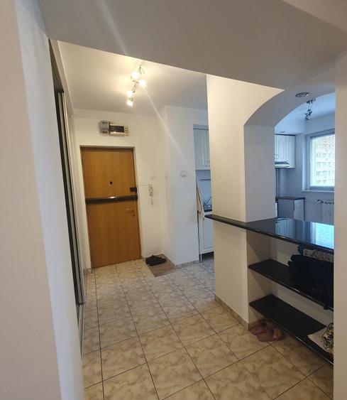Apartament cu 3 camere decomandat în Obor