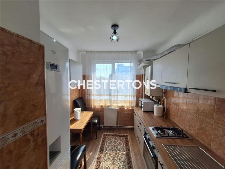 Apartament cu 3 camere semidecomandat în Independenței