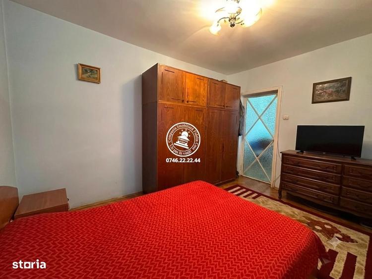 Apartament cu 3 camere semidecomandat în Podu Roș