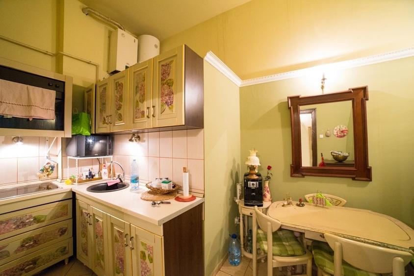 Apartament cu 3 camere decomandat, mobilat în Central