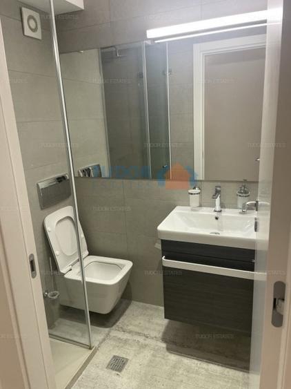 Apartament cu 4 camere semidecomandat, mobilat în Pipera