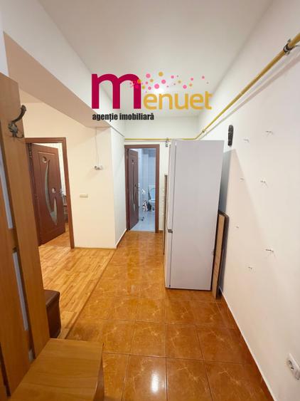 Apartament 2 camere,zona Biserica cu Ceas,etaj 1 - 9