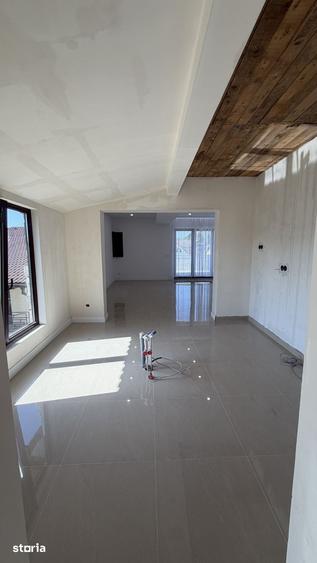 Apartament cu 5 camere în Sud