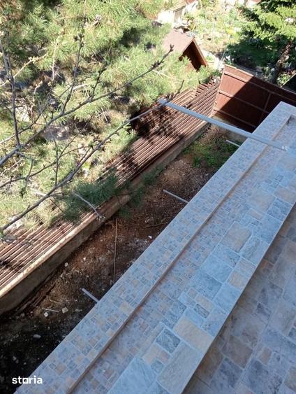 Casă cu 8 camere cu Teren 250 Mp în Fundeni
