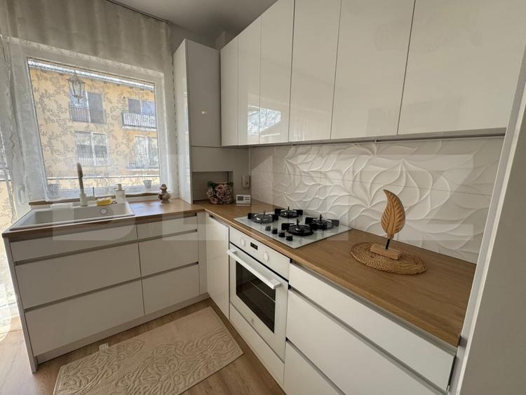 Apartament cu 2 camere, etaj intermediar, balcon, parcare, zona Porii - 3