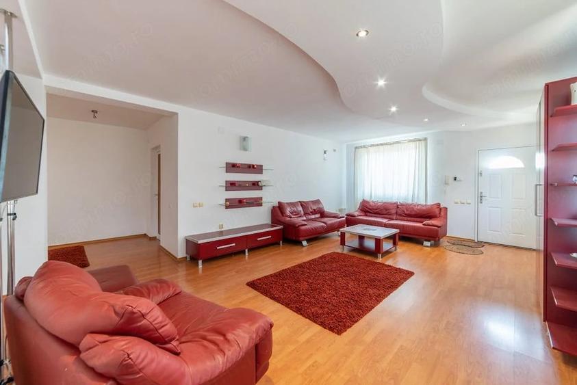 Apartament cu 6 camere decomandat în Găvana