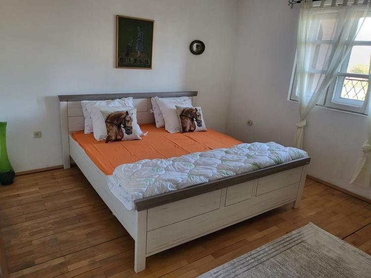 Casă cu 4 camere în Căteasca