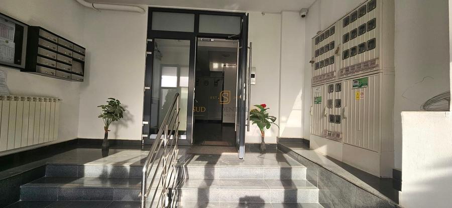 Apartament cu 2 camere decomandat, mobilat în Central