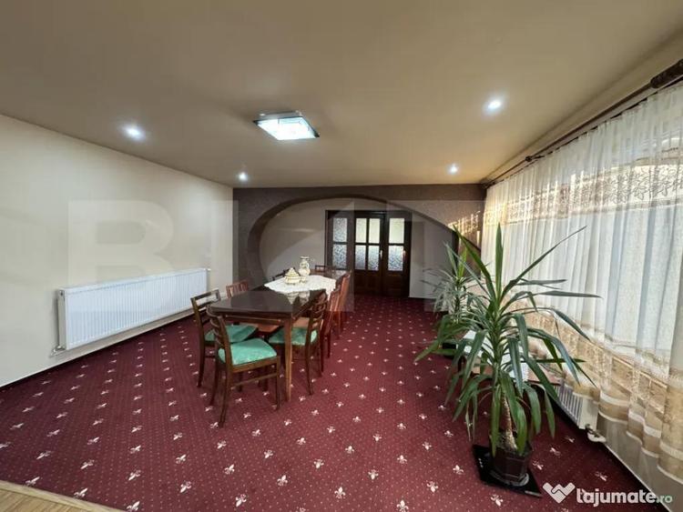Casă cu 6 camere cu Teren 2500 Mp în Central