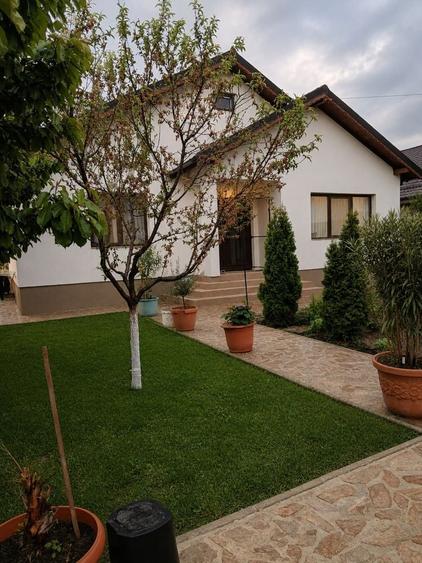 Casă cu 4 camere decomandat în Preajba