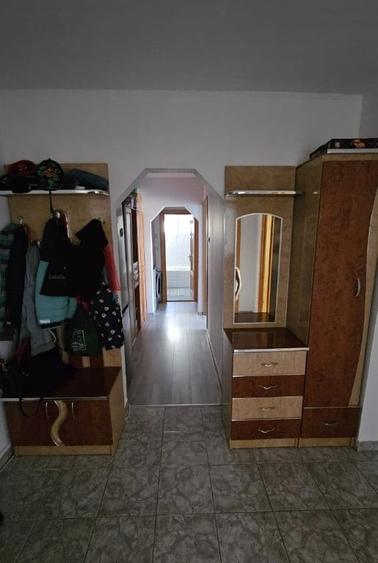 Apartament cu 3 camere decomandat în Obcini