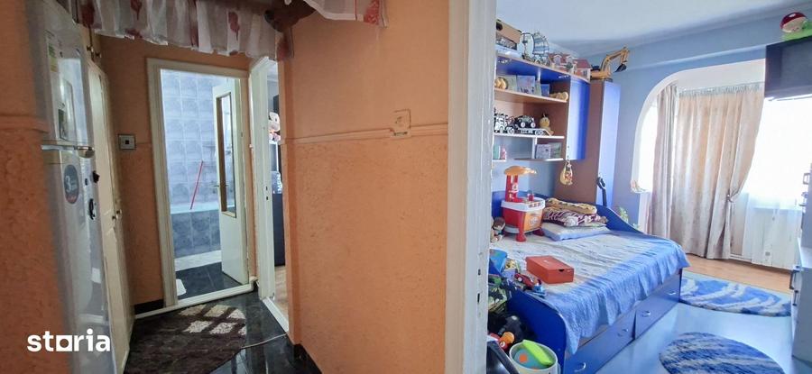 Apartament cu 4 camere decomandat, mobilat în Micro 39
