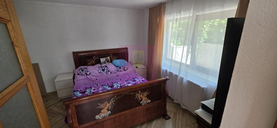 Casă individuală cu 4 camere cu Canalizare în Central