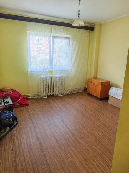 Apartament cu 3 camere decomandat în Găvana