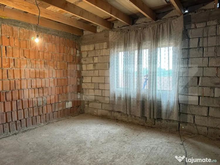 Casă cu 7 camere cu Teren 963 Mp în Purcăreni