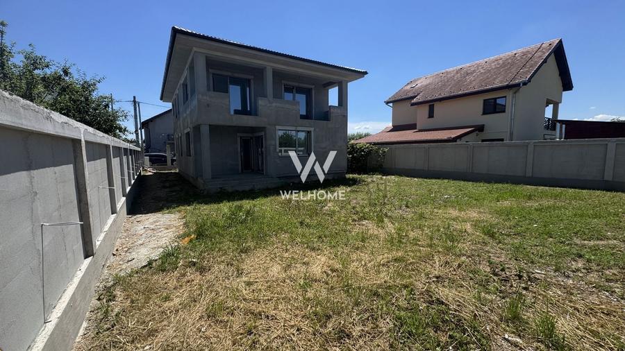 Casă individuală cu 5 camere cu Canalizare în Cristian