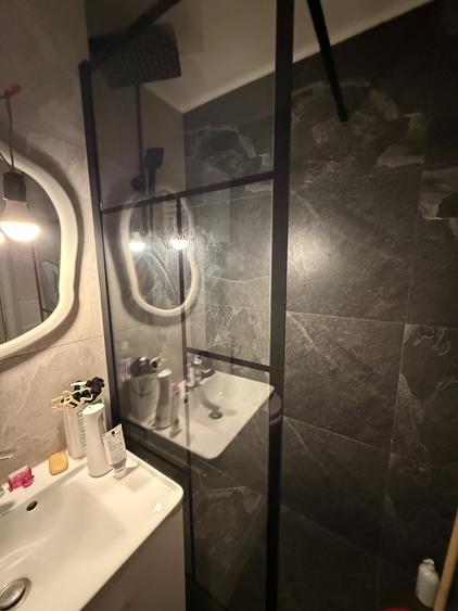 Apartament cu 3 camere semidecomandat, mobilat în P-ța Doina