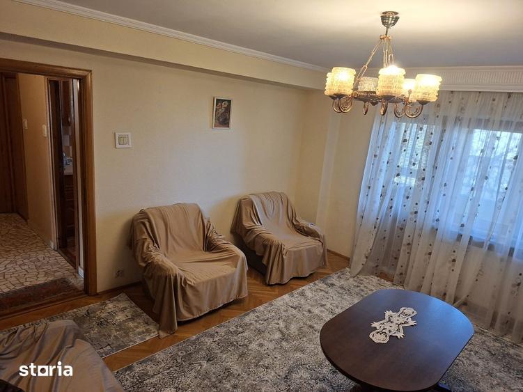 Apartament cu 3 camere decomandat, mobilat în Teilor
