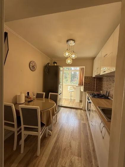 Apartament cu 3 camere decomandat, mobilat în Dristor