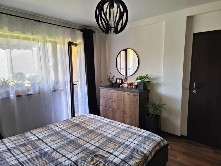 Apartament cu 3 camere semidecomandat, mobilat în Bucium