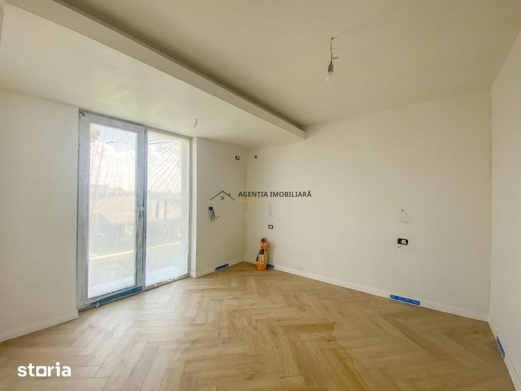 Casă cu 4 camere cu Teren 380 Mp în Odăi