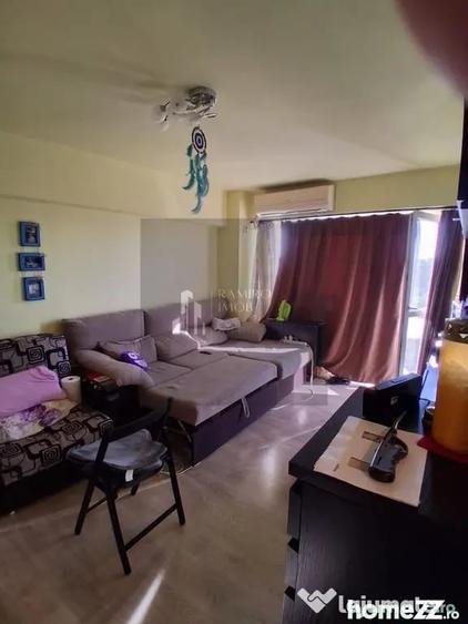 Apartament cu 3 camere semidecomandat în Gorjului