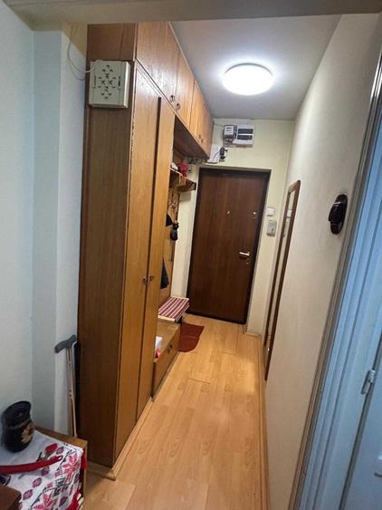 Apartament cu 3 camere semidecomandat, mobilat în Central