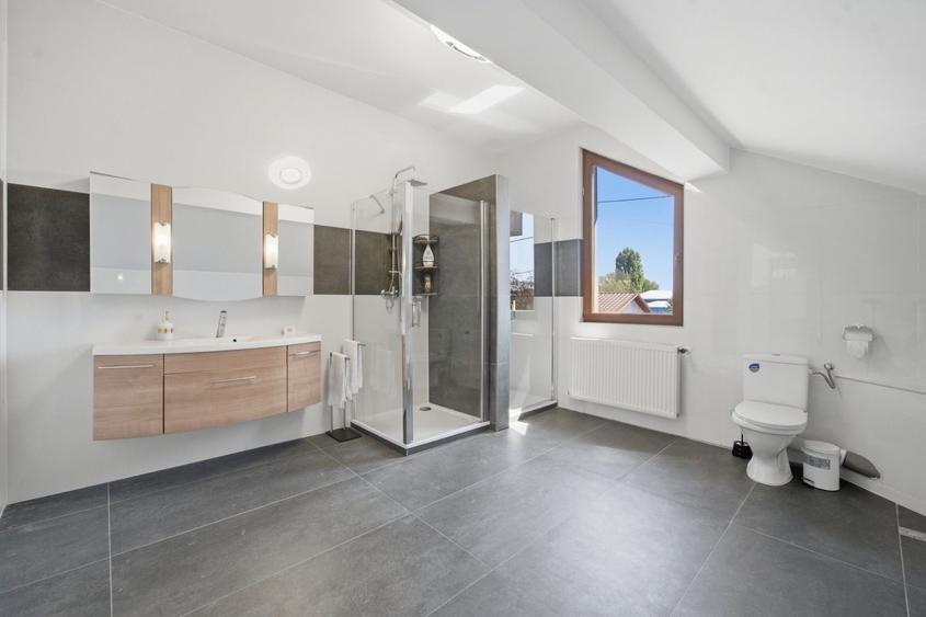 Apartament cu 4 camere decomandat în 6 Vânători