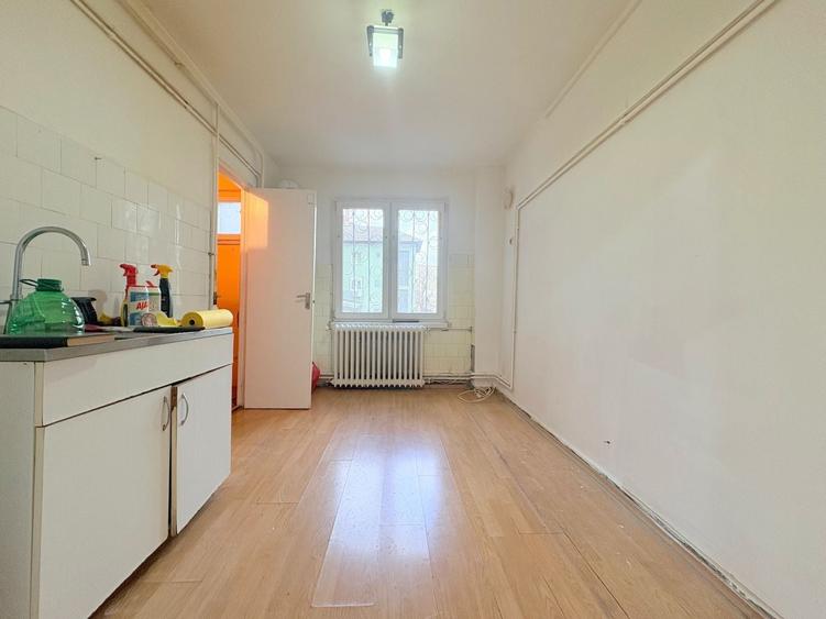 Apartament cu 3 camere semidecomandat în Ultracentral