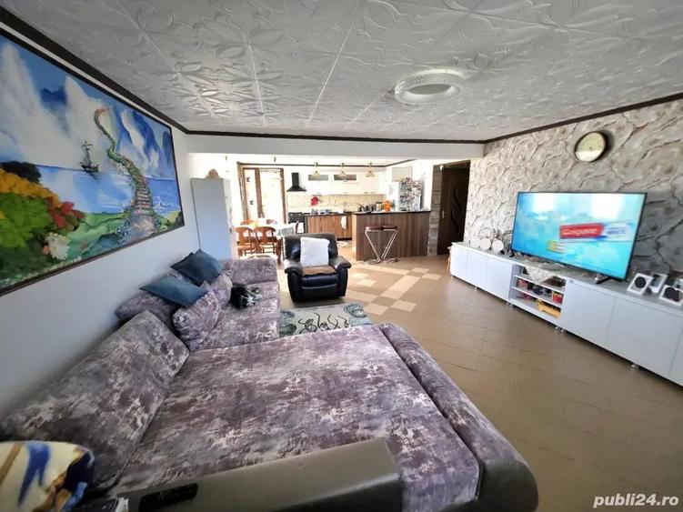 Casă cu 5 camere cu Teren 1000 Mp în Colonia Bod