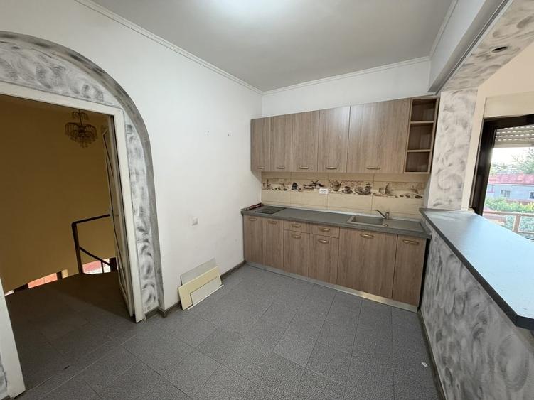 Casă cu 5 camere cu Teren 250 Mp în Ferentari