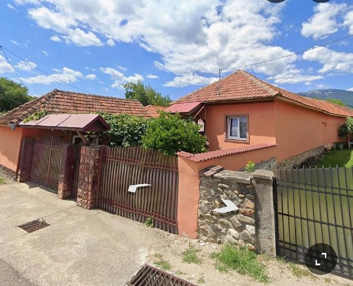 Casă cu 6 camere cu Teren 1080 Mp în Runcu