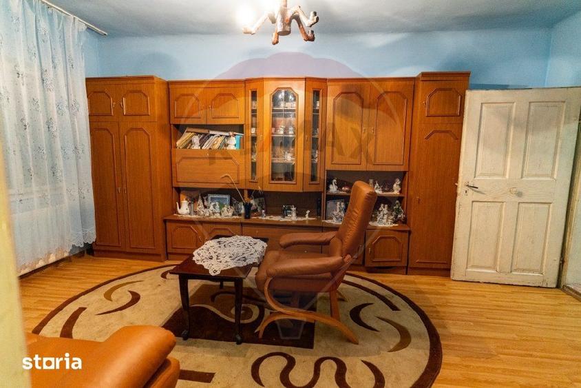 Casă cu 4 camere cu Teren 7139 Mp în Central