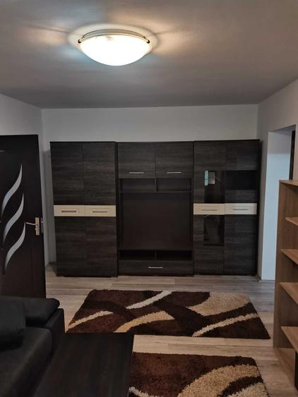 Apartament cu 2 camere semidecomandat în Aleea Carpați