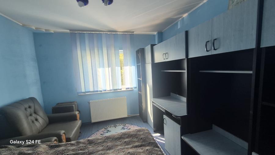 Apartament cu 3 camere decomandat în 1 Mai