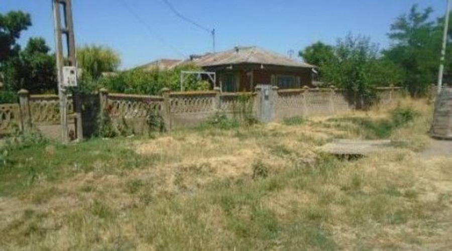 Casă cu 4 camere cu Teren 1443 Mp în Braniștea