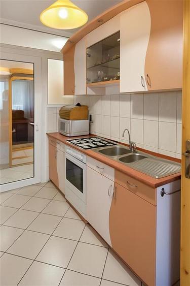 Apartament cu 3 camere decomandat în Valenta