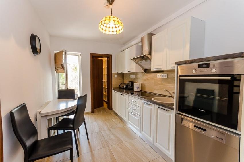 Apartament cu 3 camere decomandat, mobilat în Șelimbăr