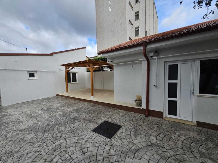 Casă cu 4 camere decomandat în Brătianu