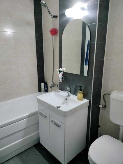 Apartament cu 3 camere semidecomandat, mobilat în Central
